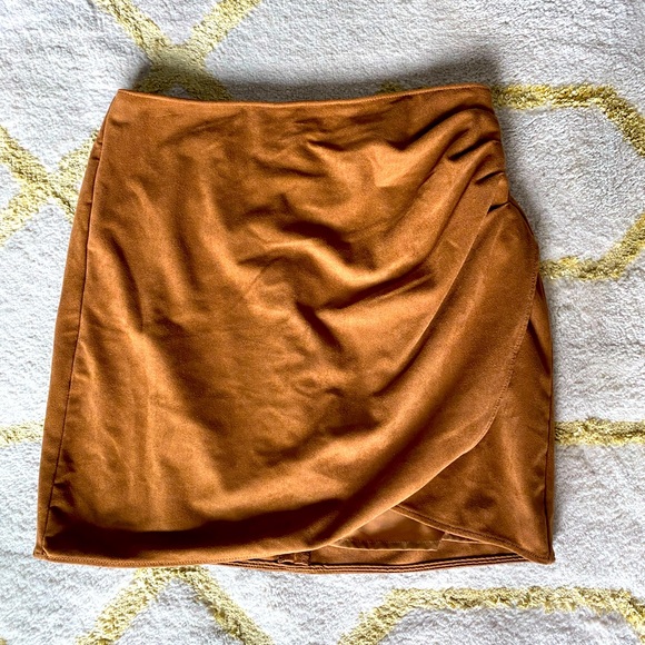 A&F Vegan Suede Mini Skirt - Picture 1 of 4